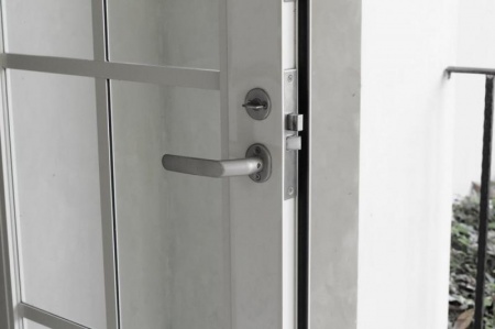 Porte d'entr&eacute;e en aluminium sur-mesure, quel choix pour la maison &agrave; Gif-sur-Yvette ?